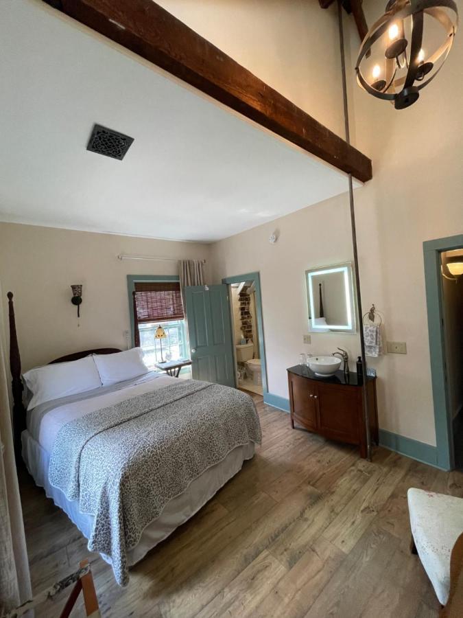 Carriage House Bed & Breakfast Winona Exterior photo