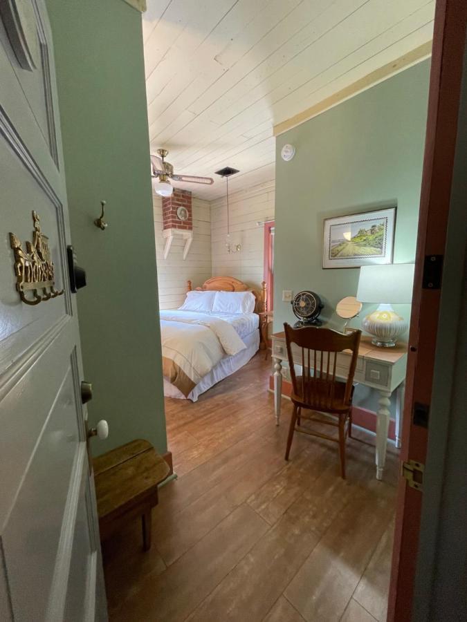 Carriage House Bed & Breakfast Winona Exterior photo