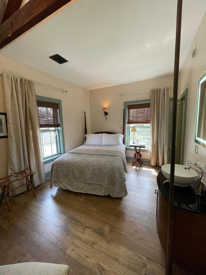 Carriage House Bed & Breakfast Winona Exterior photo