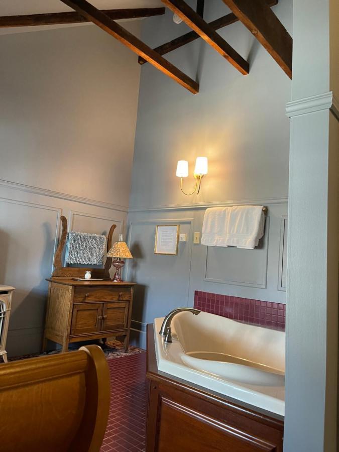Carriage House Bed & Breakfast Winona Exterior photo