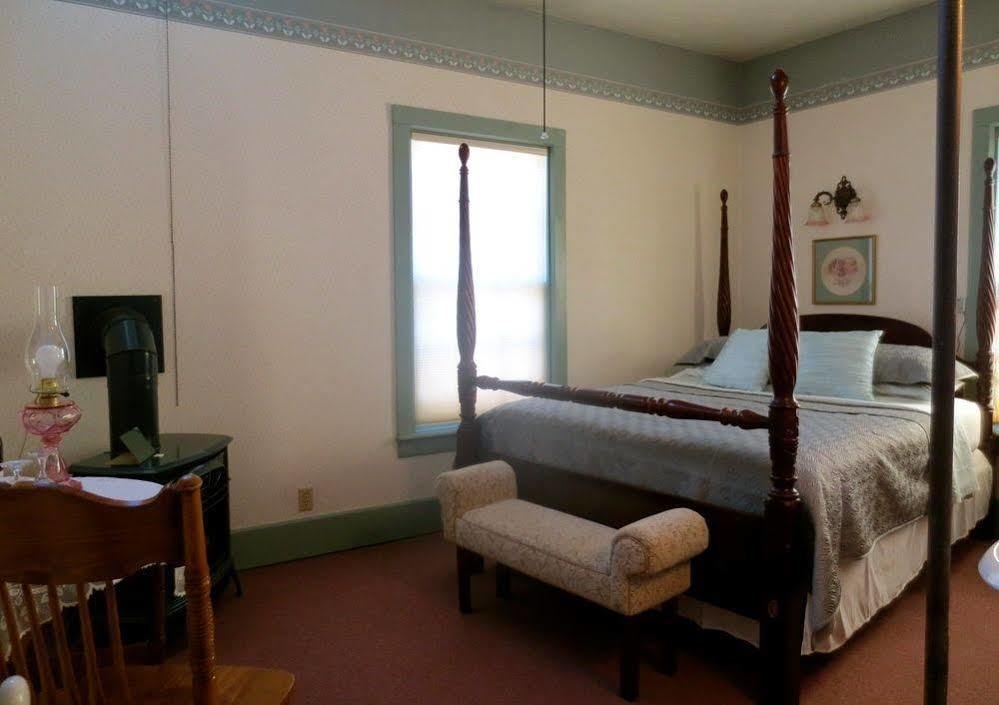Carriage House Bed & Breakfast Winona Exterior photo