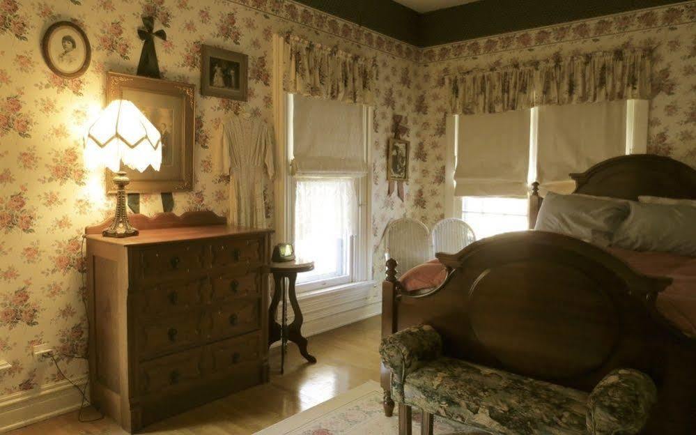 Carriage House Bed & Breakfast Winona Exterior photo