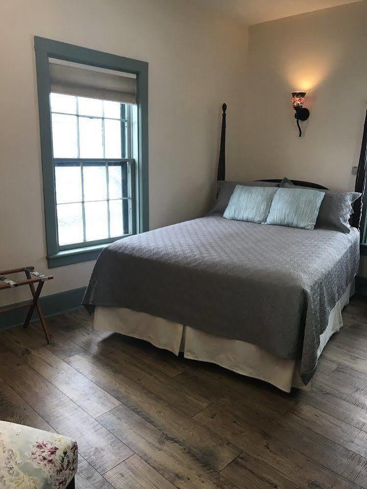 Carriage House Bed & Breakfast Winona Exterior photo
